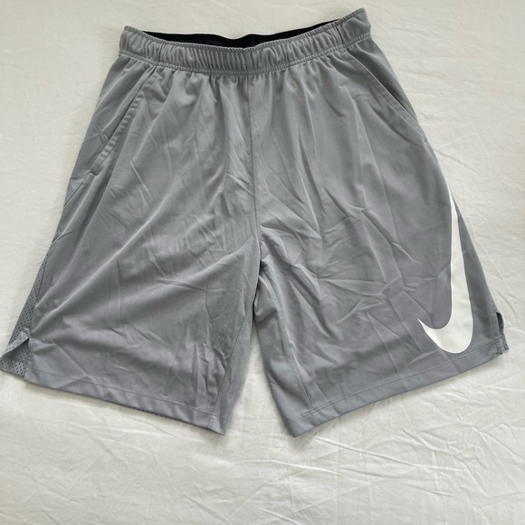Nike Basketball Shorts - Picture 1 of 1